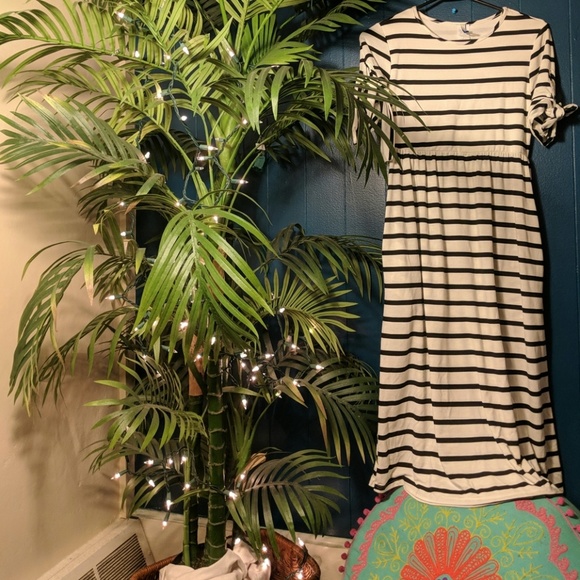 BELLAMI Dresses & Skirts - Adprable BELLAMIE stripped dress!